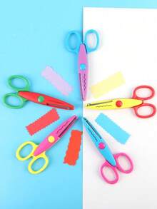 六把装饰剪刀，图案各异，包括花卉和波浪纹设计。非常适合用于学校用品、感恩节、圣诞节、生日礼物、万圣节装饰等。