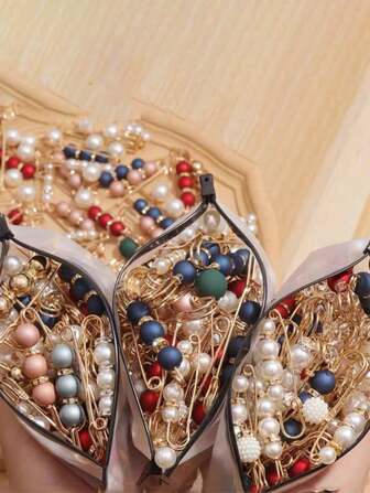 16 件彩色女士腰带夹，可调节服装配饰（无储物袋）学校办公室配饰衬衫夹克珠宝圣诞节万圣节衣服夹有趣可爱教师礼物