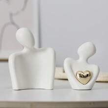 2pcs/1pc 3.35"X2.56" Heart-Shaped Golden Plated Abstract Artistic Ceramic Figurine, Embracing Couple Decoration For Wine Cabinet, Entrance Or Valentine's Day Festival Decoration, Home Decor