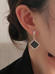 1 par de aretes colgantes cuadrados de gota de aceite negro con forma de corazón de estilo retro y de alta gama para mujeres, diseño versátil