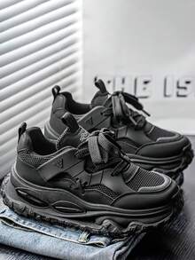 时尚、轻便、舒适的男士透气厚底厚底运动鞋，休闲增高流行运动鞋