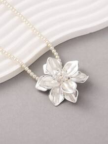 1 pieza Elegante collar gargantilla de camelias de perlas falsas recubiertas de acrílico y metal, adecuado para que las mujeres lo usen a diario, en fiestas y en ocasiones formales