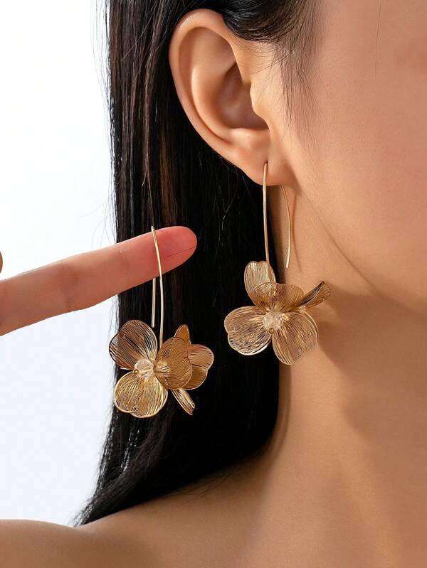 1 par de aretes con diseño de pétalos 3D huecos para mujeres, adecuados para uso diario