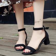 Sandalias de tacón alto para mujeres con tacones gruesos y dedos abiertos abrochados con tacones altos romanos - Negro - Ver 2