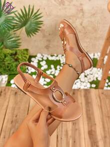 صنادل شقة للنساء ، شرائح معدنية هوب موضة راحة ، صنادل فاخرة خارجية قابلة للارتداء ، قابلة للارتداء على الشاطئ ، الحفلات ، المساء