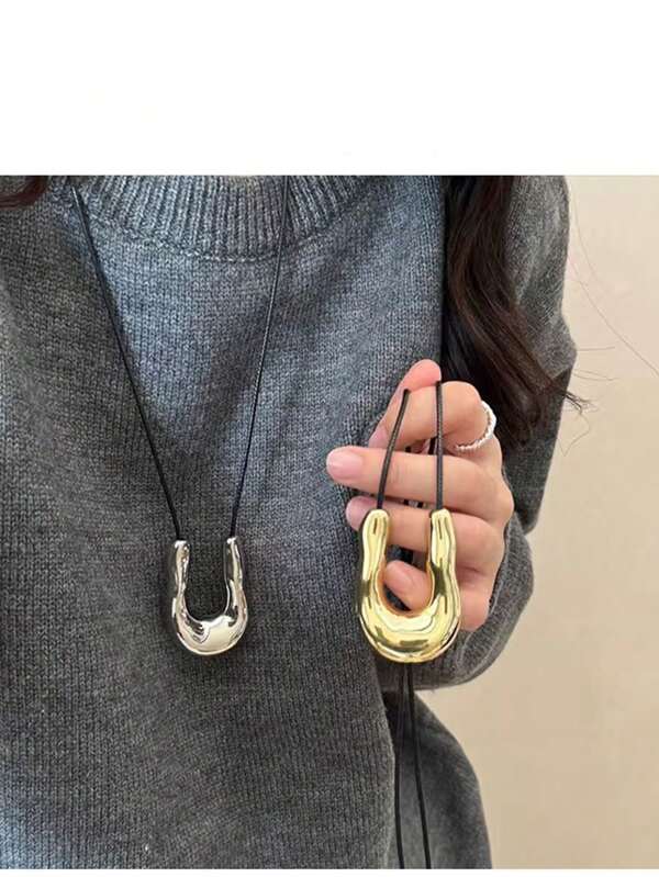 1pc Asymmetrical Exaggerated Pendant Necklace For Women, Simple Versatile Black Leather Cord U-Shaped Horseshoe Pendant Necklace
