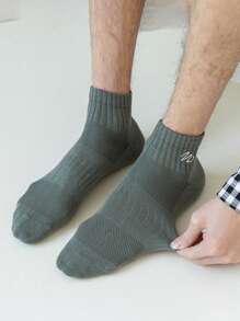 Random Color 7 Pairs Of Men's New Multi-Color Simple Pattern Embroidery Casual Low-Cut Shallow Socks Socks.