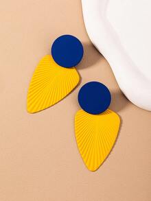 1 Pair Of Round Leaf Pendant Earrings - Yellow - View 2