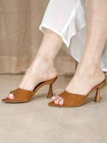 Sandália Tamanco Feminino Bico Fino Salto Taça 8cm Conforto com Elegância e Estilo