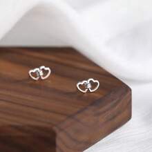 1 对简约 925 纯银镂空双心形耳钉，适合女孩珠宝礼物、节日