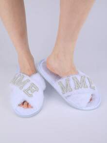 1 件舒适白色珍珠装饰新娘拖鞋优雅毛绒设计，柔软面料衬里，适合单身派对和婚礼庆典