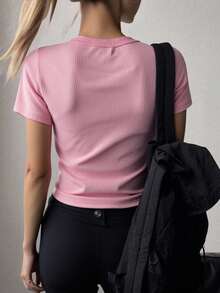 "Blusa corta juvenil de canalé con cuello en V sutil y manga corta" - Rosa Pálido - Ver 4