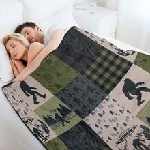 Deep Forest Theme, Bigfoot And Forest, Elk, Bear Patterns,Super Soft Flannel Printed  Blanket,As Birthday Gifts, Family, Wedding, Souvenir Blankets, Polyester Blankets Suitable For All Seasons, Washable, Machine Washable, Lightweight, Breathable, Comfortable, Warm, Unique, 280gsm For Him, Her Personalized Ideal Gifts For Her, Him, Family, Boyfriend, Girlfriend, Father, Family, Mother, Lover, Daughter, Son, Grandfather, Grandmother, Friend, Classmate, Pet.    Perfect Nap, Camping, Travel, Home, Daily Life, Office Decoration, Birthday, Anniversary, Valentine's Day, Thanksgiving, Christmas, Halloween, Mother's Day, Father's Day, Wedding, New Year Gifts ,Sofa,Bed,Car,Bedroom,Living Room,Office,  Outdoor Camping, Beach,Wall Decoration - 多色 - 查看 5
