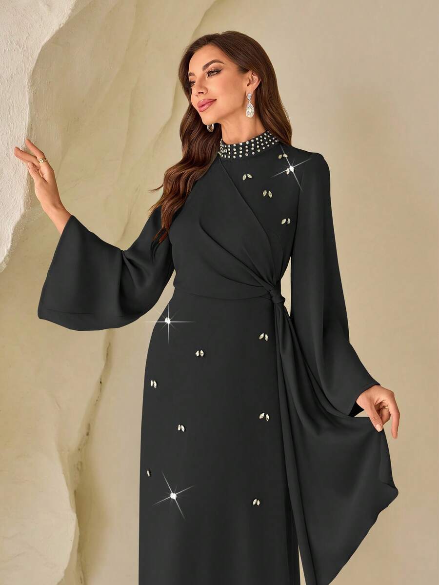 女士纯色立领、串珠领口、优雅长款缎面连衣裙（侧系带） - 黑色 - 查看 1