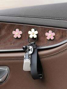 2 件花形汽车迷你挂钩 - 可爱雏菊汽车粘钩，汽车迷你仪表盘挂钩，粘贴在仪表板上，通用汽车卡车家用挂钩支架配件，适用于包袋收纳