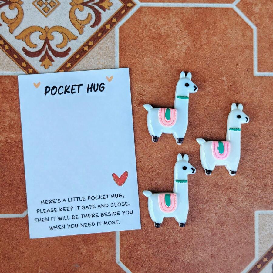 独特的树脂羊驼口袋拥抱纪念品 - 附有鼓励卡、想念你的令牌、鼓舞人心的微型礼物 - 适合生日、婚礼回礼、新年、万圣节、圣诞节礼物、小型企业正能量礼物