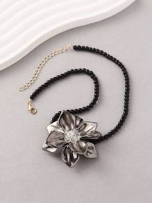 1 pieza Elegante collar gargantilla de camelias de perlas falsas recubiertas de acrílico y metal, adecuado para que las mujeres lo usen a diario, en fiestas y en ocasiones formales