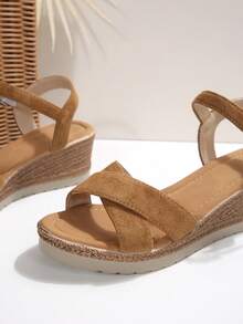 大码女式新款时尚轻便舒适厚底坡跟凉鞋，户外沙滩度假人字拖