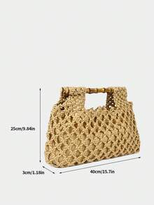 手工制作的纯色手提包，采用镂空设计和竹制手柄，容量大