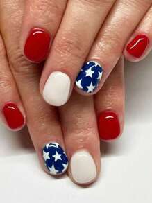 24 faux ongles courts carrés, simples ongles carrés rouges et blancs pour le jour de l'indépendance, ongles bleus et blancs, faux ongles brillants et à la mode, parure détachable et complète pour femmes, convient pour le port quotidien lors de fêtes et de danses