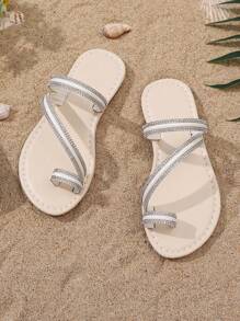 1 Pair Toddler Girls White Fashion Slip-On Sandals With Metallic Buckle Decoration, Cute Round Toe Design, Suitable For Daily, Beach, Party Wear, Summer New Arrival