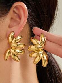 1 par de pendientes de botón de diseño de pétalos de metal exagerados, moda para mujeres