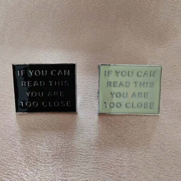 1 Broche cuadrado con letra inglesa, alfileres de solapa, accesorio decorativo para mochila y sombrero, para uso diario