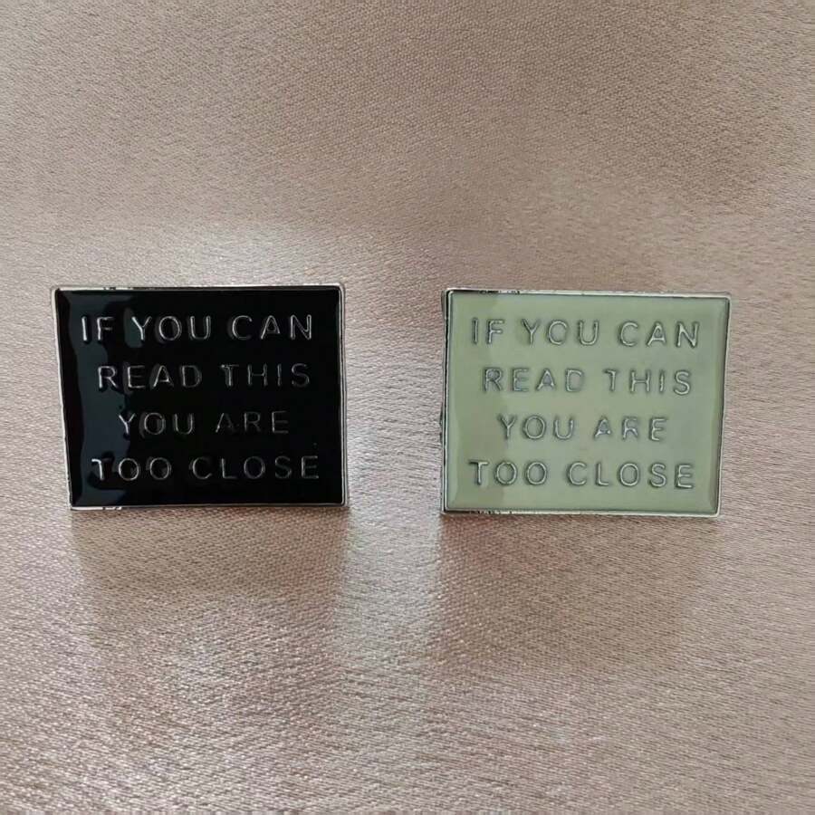1 Broche cuadrado con letra inglesa, alfileres de solapa, accesorio decorativo para mochila y sombrero, para uso diario