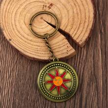 Llavero de metal del Caballero del Sol Solaire del juego Dark Souls, llavero de personajes de caballero guerrero, colgante para bolso, props de cosplay, llavero para fans, accesorios de coche, regalo, decoración de mochila - Burdeos - Ver 5