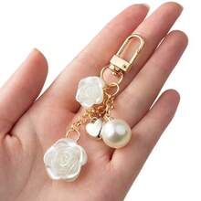 Elegant 1pc Big Pearl & Flower & Heart Shaped Keychain With Gold-Tone Clasp Backpack Decor - White - View 4