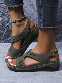 夏季女士休闲坡跟镂空厚底凉鞋，压花可调节钩环平台，舒适坡跟，露趾设计，纯色时尚凉鞋，绿色、棕色、白色