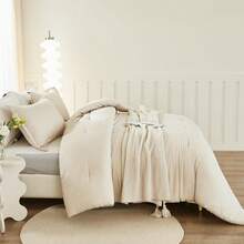 Oversized King Comforter 128x120 Beige, 3 Pieces Lightweight Solid Bedding Comforter Set, All Season Fluffy Bed Set (1 Comforter & 2 Pillowcases) - 米色 - 查看 9