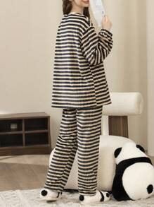 2件套女士条纹抓绒睡衣套装，熊猫刺绣，前口袋，冬季家居服，舒适保暖，蓬松柔软 - 卡其色 - 查看 2