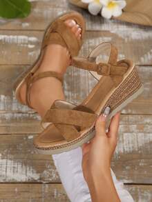 大码女式新款时尚轻便舒适厚底坡跟凉鞋，户外沙滩度假人字拖