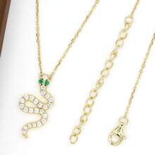 1 件 925 纯银金色蛇形吊坠项链，镶嵌璀璨钻石和祖母绿，彰显奢华优雅，适合晚会、婚礼或高端社交活动