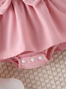 Baby Girl Sweet Cute 4pcs Set, 3D Embroidered Heart & Bow Decor Contrast Color Splice Ruffle Bodysuit Dress With Bow Headband And Decorated Socks