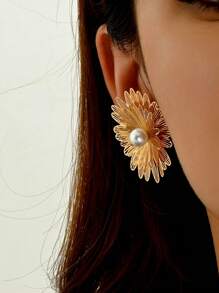 1 Paar elegante, übertriebene mehrschichtige Metall-Blumen- und Kunstperlen-Ohrstecker für Frauen, geeignet für Partys, Festivals, Urlaub, täglichen Pendelverkehr und Einkaufen
