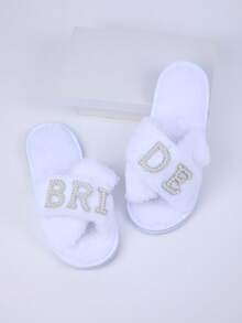 1 件舒适白色珍珠装饰新娘拖鞋优雅毛绒设计，柔软面料衬里，适合单身派对和婚礼庆典