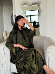 一件优雅休闲纯色长袍，采用精致人造丝雪纺扎染面料，工艺精湛，品质上乘，时尚大方，适合春季穿着。 - 黃色 - 查看 2