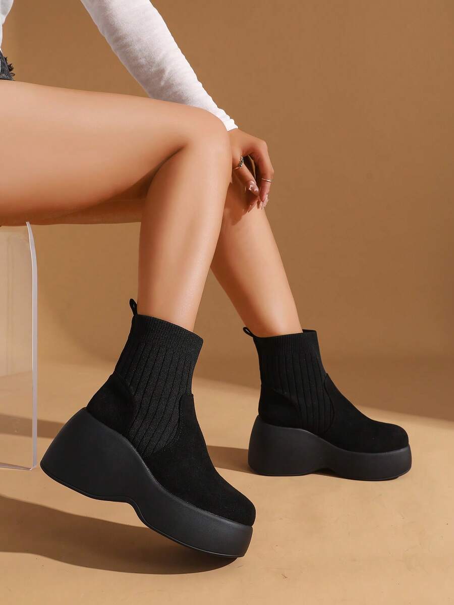 女士时尚新款弹力针织踝袜靴，黑色绒面革厚底学院风休闲日常穿着，舒适轻便的鞋底，圆头适合所有脚型，百搭秋冬细靴