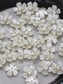 50朵/袋，14毫米五瓣紫薇花，金色底座爪镶水钻树脂花，珍珠，用于服装装饰 - 銀色 - 查看 2