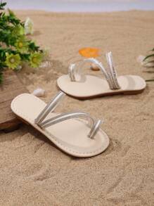 1 Pair Toddler Girls White Fashion Slip-On Sandals With Metallic Buckle Decoration, Cute Round Toe Design, Suitable For Daily, Beach, Party Wear, Summer New Arrival