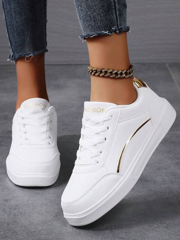 Nouvelles baskets blanches avec rayures dorées de style campus d'été pour femmes, chaussures de sport décontractées plates, à lacets, polyvalentes, , confortables et respirantes pour étudiantes