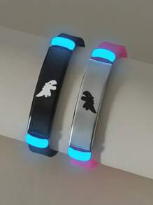 ATLVXJL 2 件套夜光恐龙不锈钢和硅胶情侣/朋友手链套装，适合日常佩戴和情人节礼物