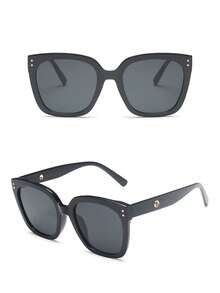 一副方形时尚太阳镜，适合派对、旅行、音乐节、运动、驾驶、度假装扮、海滩、郊游、夏季配饰、度假、家庭出游、高尔夫、徒步旅行、优雅着装、街头风配饰、运动、户外活动、街头风、钓鱼、户外活动、假期等场合。 - 黑色 - 查看 2