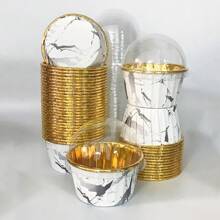Cakegiugiu Set, 50/100 pièces de caissettes à muffins jetables avec couvercles, caissettes à muffins jetables avec couvercles, caissettes à cupcakes résistantes à la chaleur et brillantes, moules à muffins, ustensiles de cuisson, caissettes à gâteau à bord incurvé, support à gâteau, caissette à cupcake pour mariage et fêtes d'anniversaire