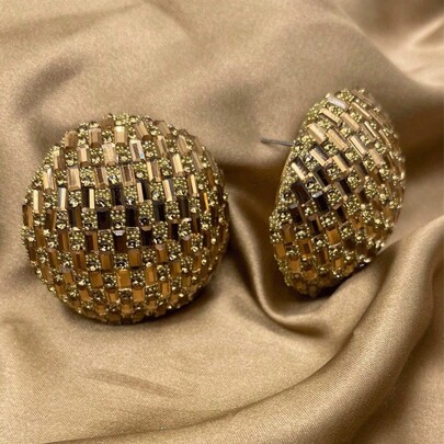 زوج فريد من نوعه من الأقراط الفاخرة المرصعة بالكريستال الملون بالكامل، أقراط ذات طابع راقي وأنيق