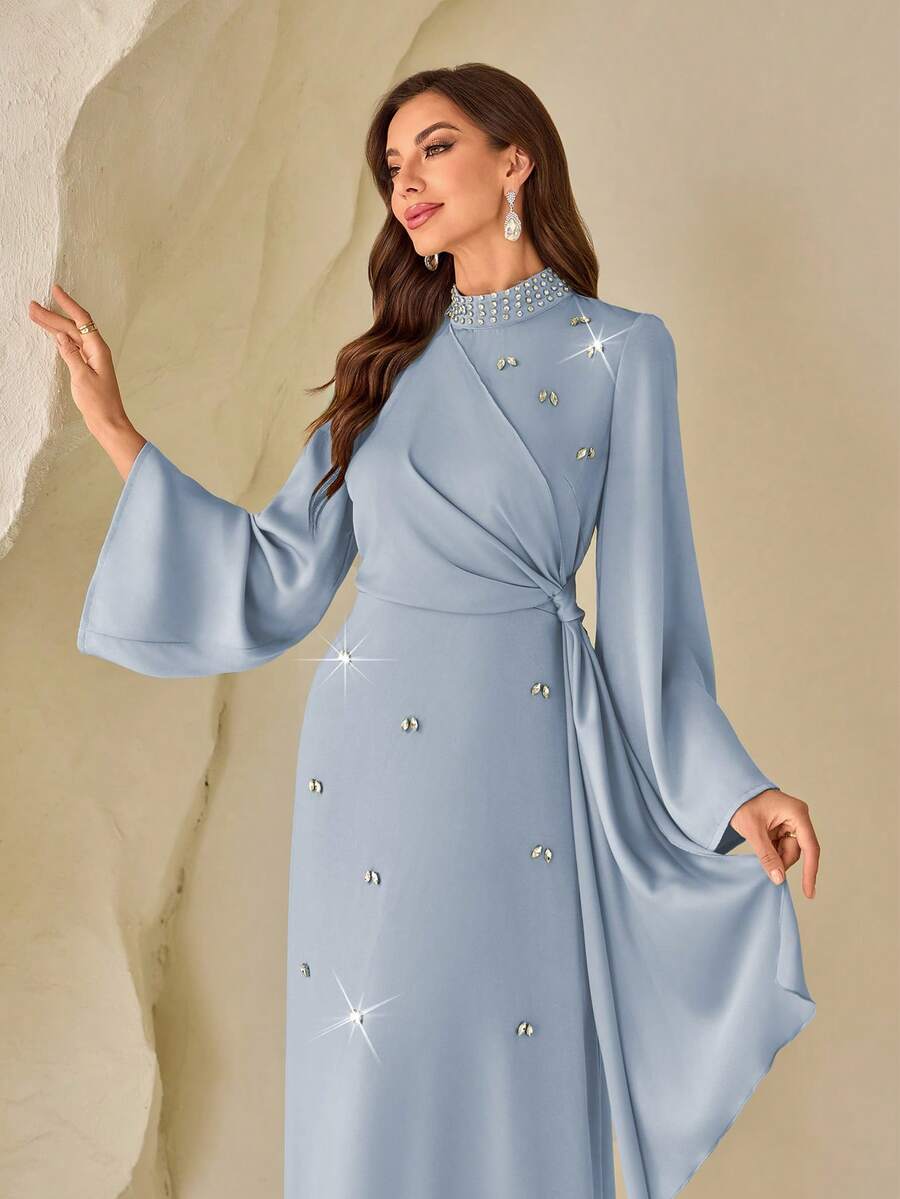 Vestido elegante de satén con cuello Mao, cuello de perlas, largo elegante y lazo lateral, para primavera - Neblina azul - Ver 1