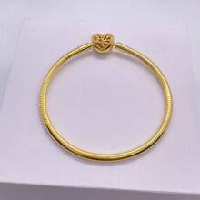 1 pièce Bracelet classique de mode pour femmes avec perles et motif d'os de serpent. Convient parfaitement pour un assortiment au quotidien et fait un cadeau de vacances idéal