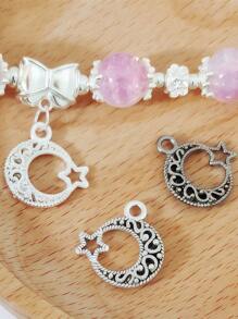 18 peças, pingente de estrela e lua em liga metálica de 17,5 mm. Não desbota facilmente, não causa alergias nem oxidação. Adequado para brincos, colares, pulseiras, tiaras e grampos de cabelo. Pingentes para capas de celular, decorações para chaveiros. Acessórios "faça você mesmo". Crie suas próprias joias com pingentes exclusivos. Chaveiros, amuletos e peças decorativas. Acessórios para joias com pingentes "faça você mesmo". Suprimentos para fabricação de joias. Artesanato com pingentes para pulseiras e presentes do dia a dia. Volta às aulas.